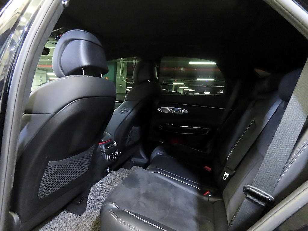 Genesis GV70 - Vista 7