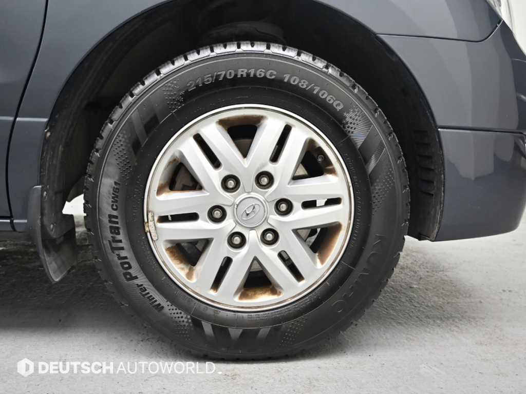 HYUNDAI Starex - Vista 5