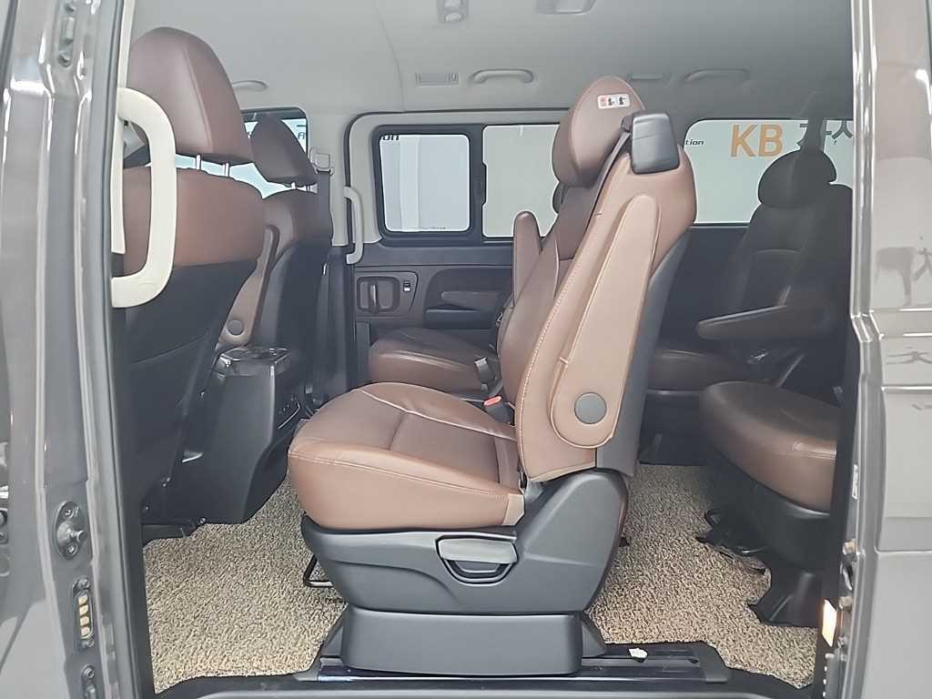 HYUNDAI Starex - Vista 12