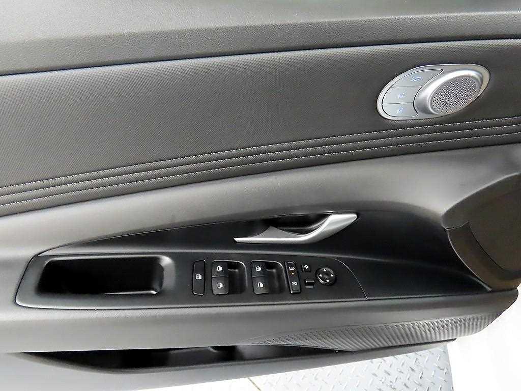 HYUNDAI Avante - Vista 11