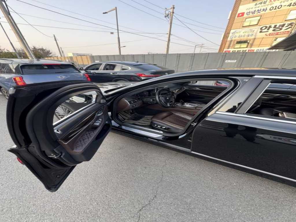 BMW 7 Series - Vista 9