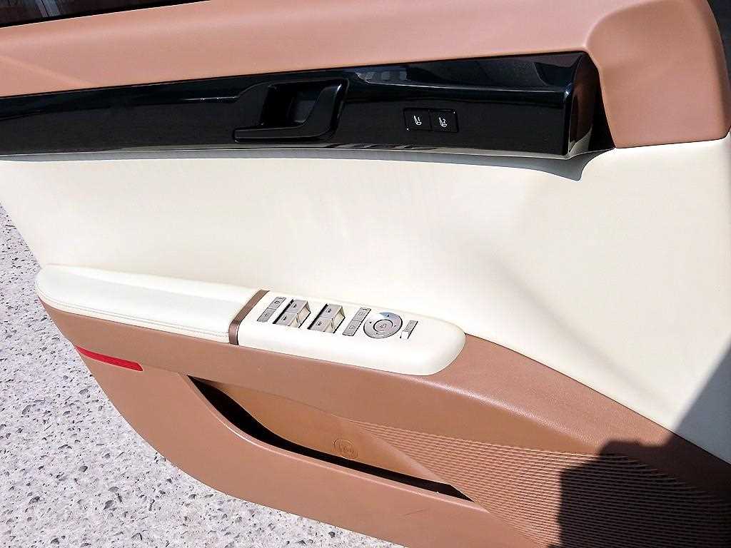 HYUNDAI Grandeur - Vista 11