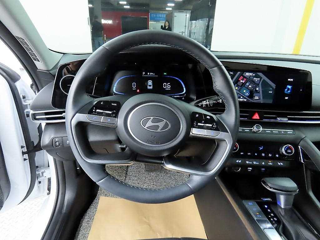 HYUNDAI Avante - Vista 9