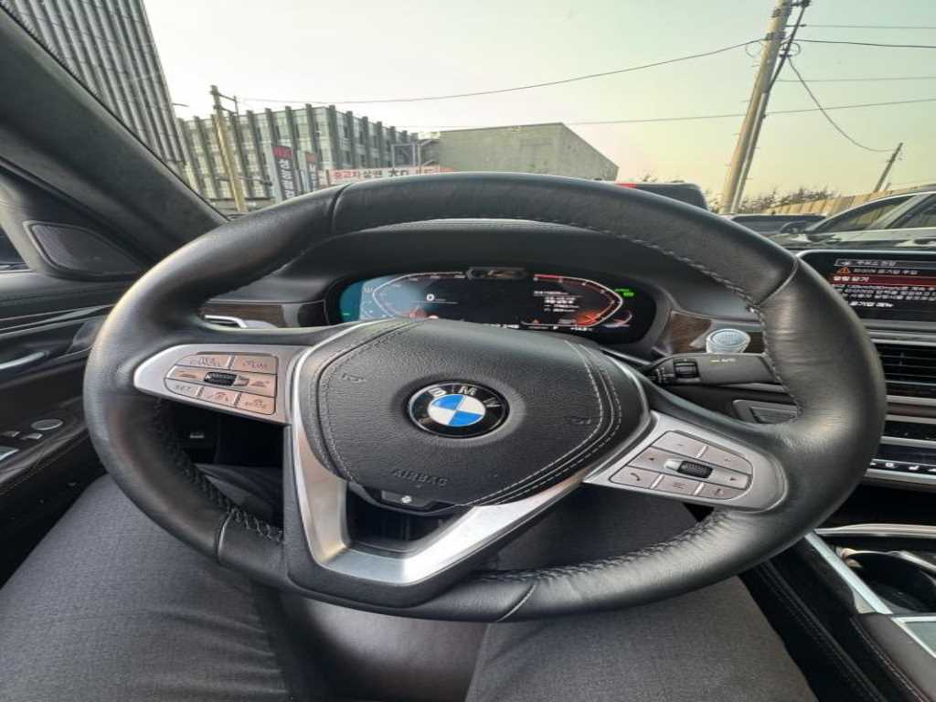 BMW 7 Series - Vista 4