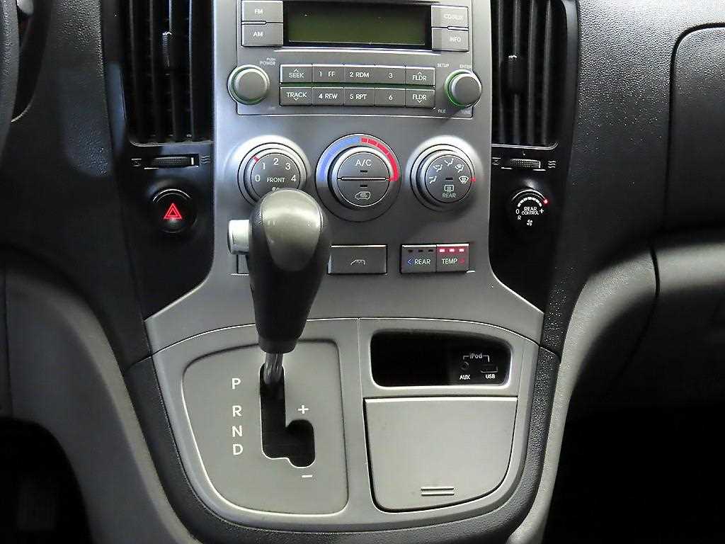 HYUNDAI Starex - Vista 12