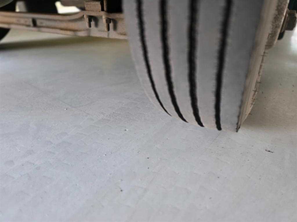 medium and large cargo truck - Vista 4