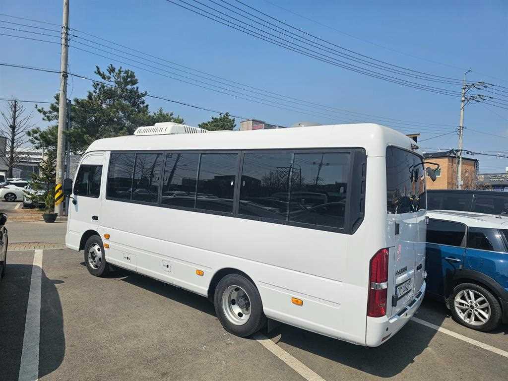 medium and large bus Hyundai bus - Vista 4