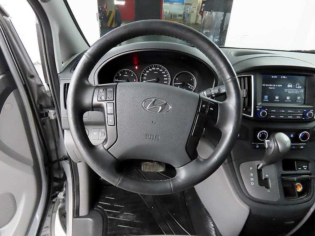 HYUNDAI Starex - Vista 9