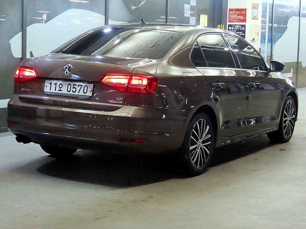 Volkswagen Jetta - Vista 4