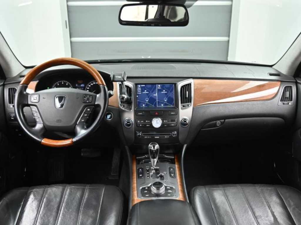 HYUNDAI Equus - Vista 7