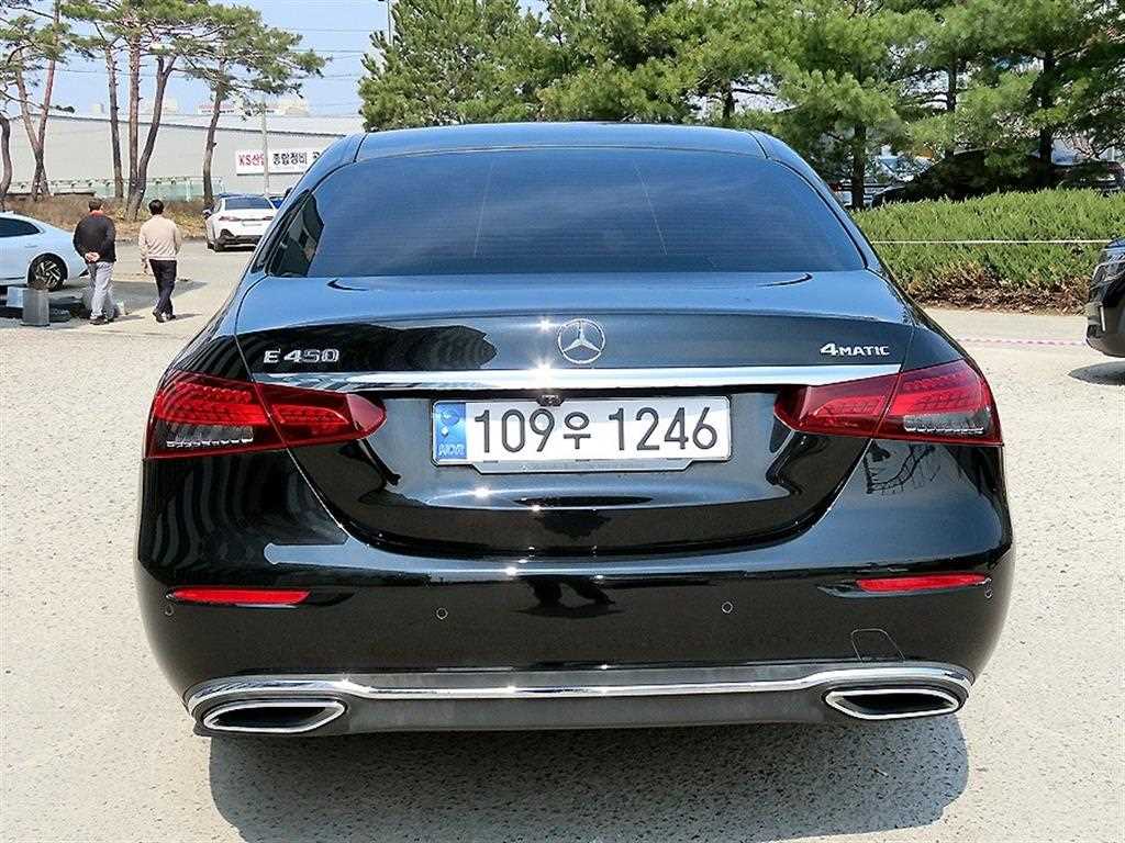 Mercedes Benz E class - Vista 4