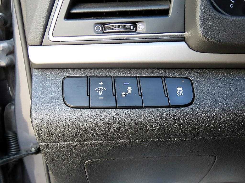 HYUNDAI Avante - Vista 12