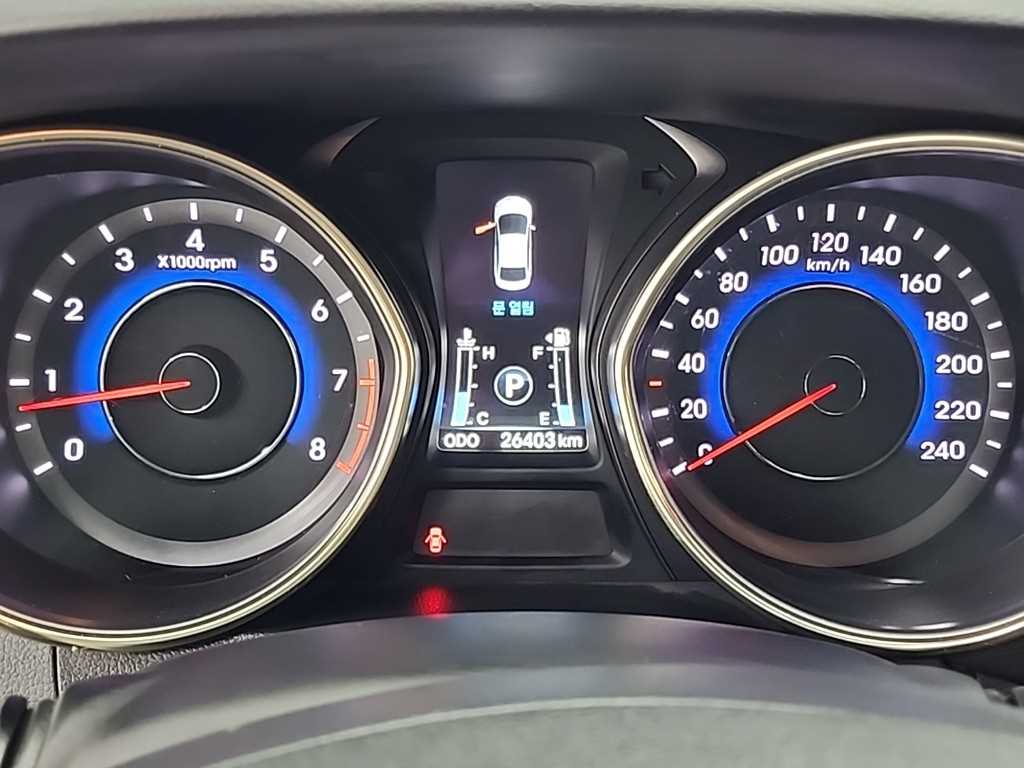 HYUNDAI Avante - Vista 6