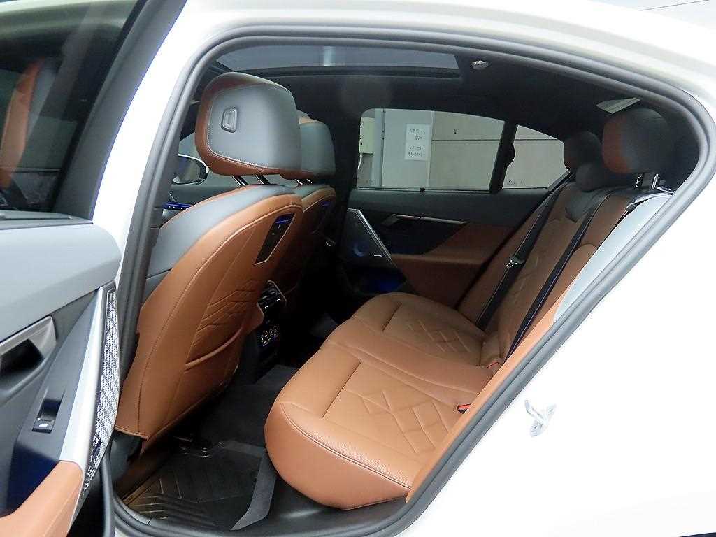 BMW 5 Series - Vista 6