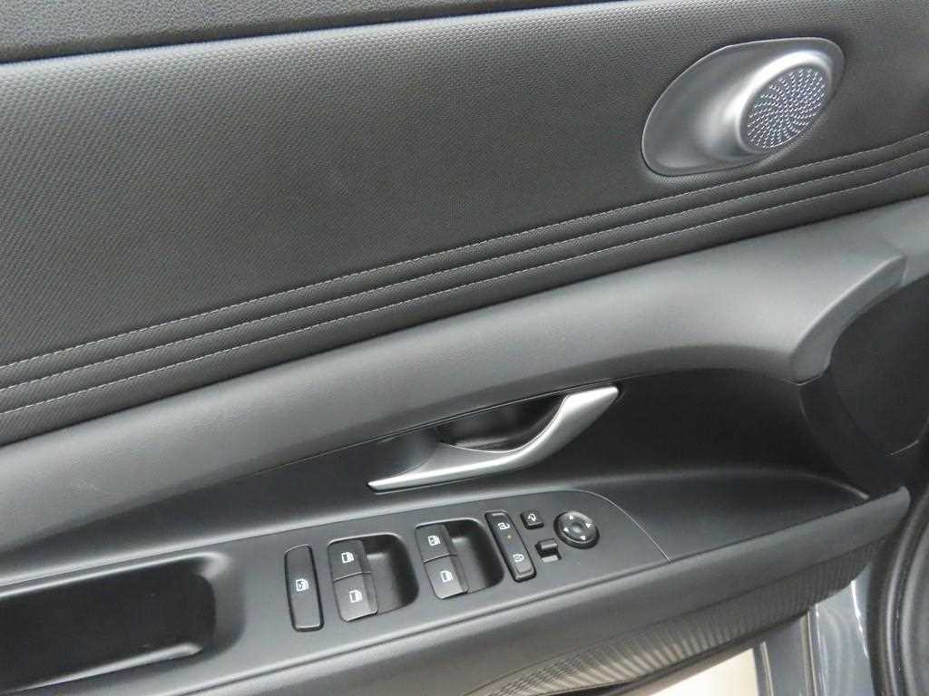 HYUNDAI Avante - Vista 9