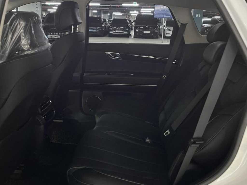 Genesis GV80 - Vista 8