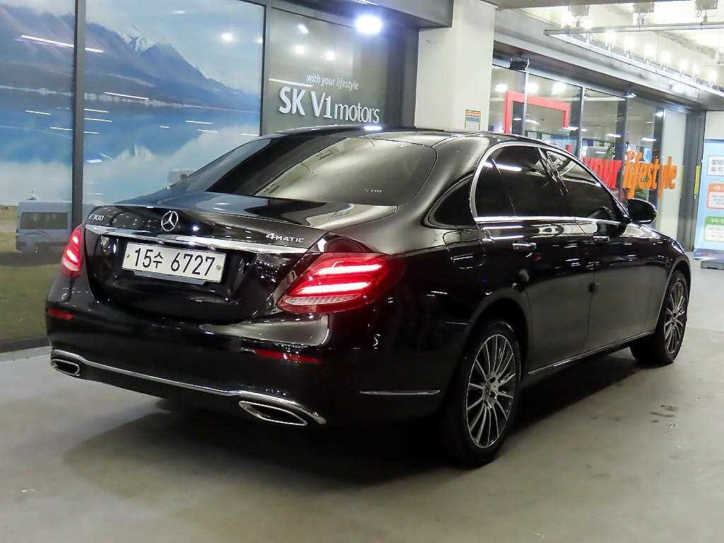 Mercedes Benz E class - Vista 4