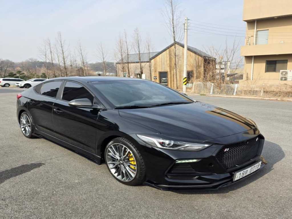 HYUNDAI Avante - Vista 3