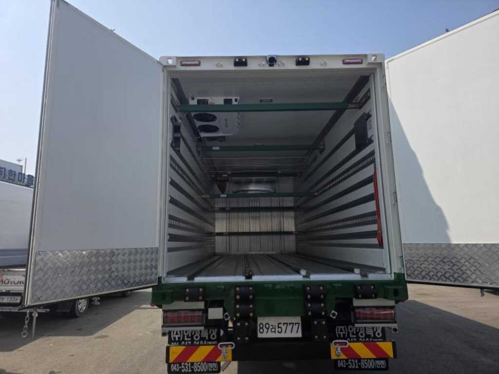 medium and large cargo truck - Vista 8