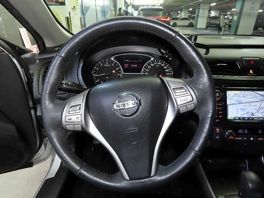 Nissan Altima - Vista 8