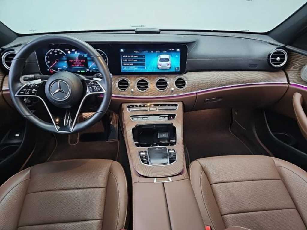 Mercedes Benz E class - Vista 5