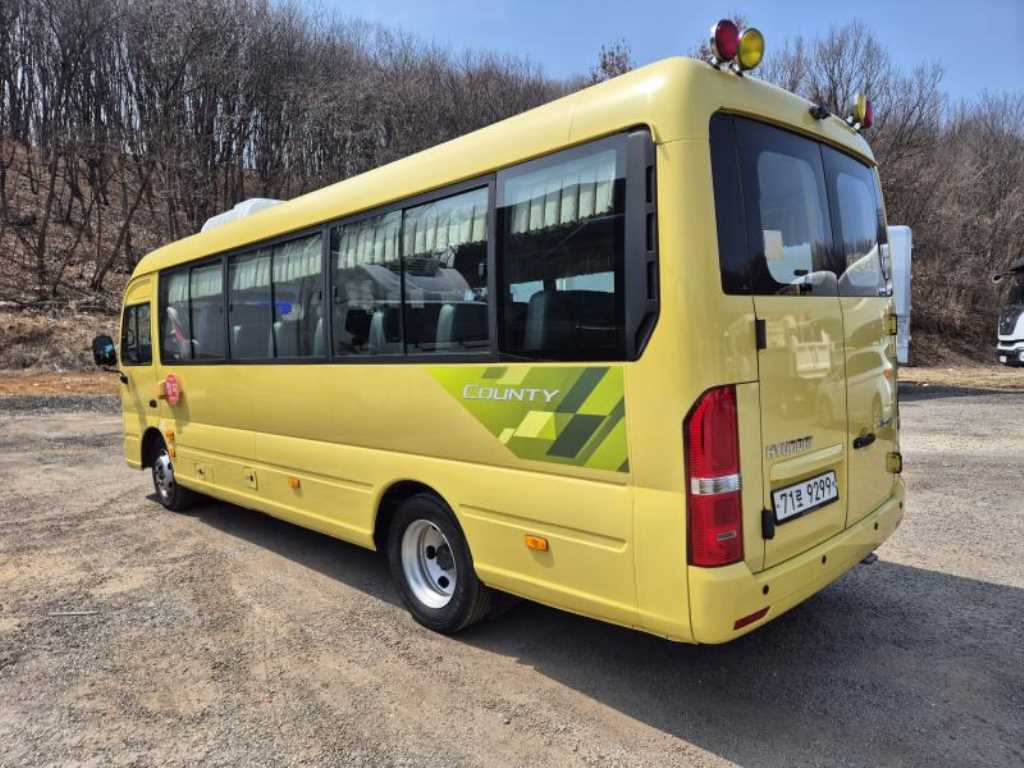 medium and large bus Hyundai bus - Vista 4