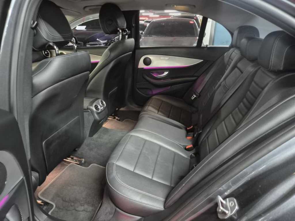 Mercedes Benz E class - Vista 7