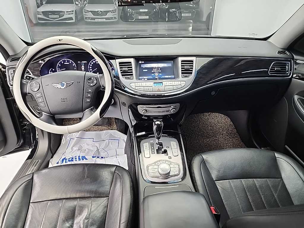 HYUNDAI Genesis - Vista 7