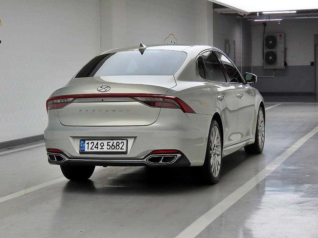 HYUNDAI Grandeur - Vista 4