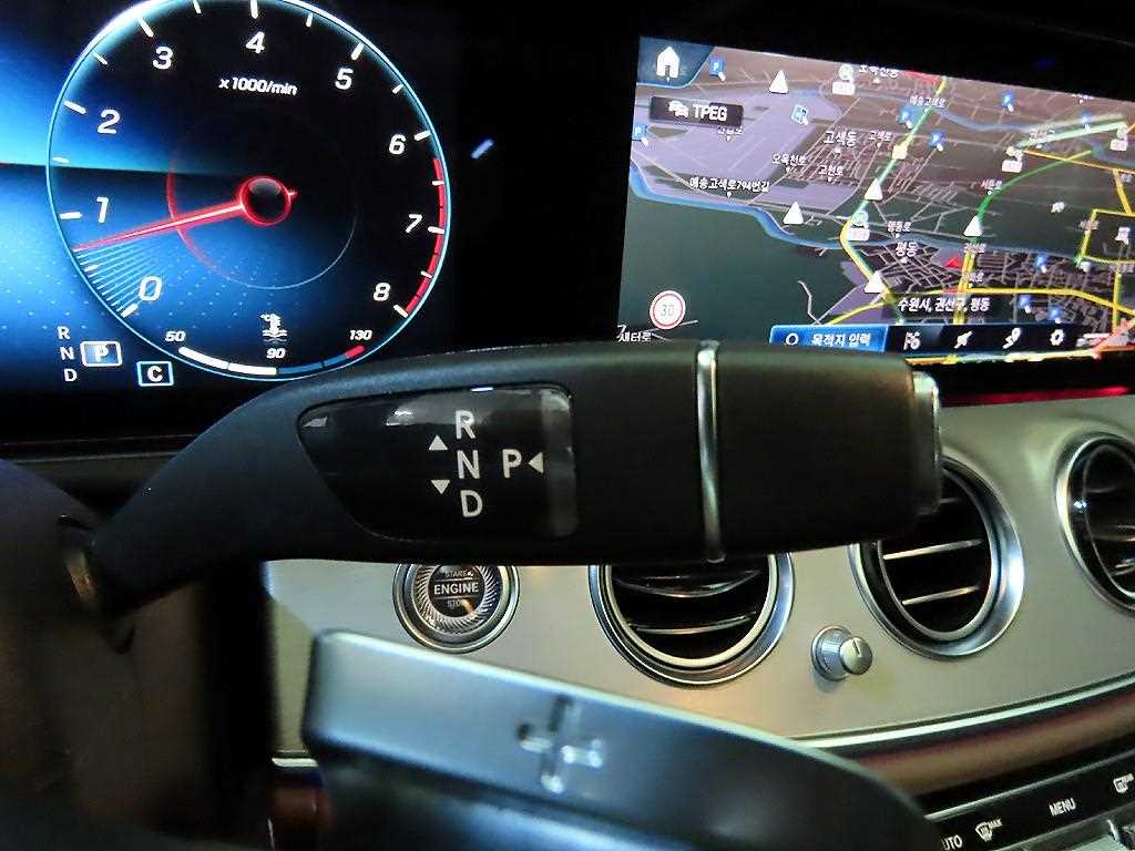 Mercedes Benz E class - Vista 12