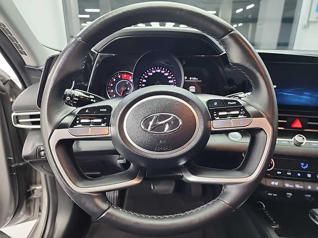 HYUNDAI Avante - Vista 9