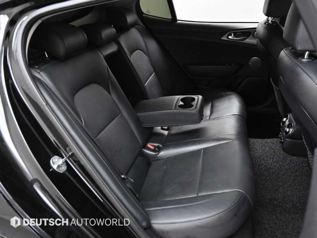 KIA Stinger - Vista 12