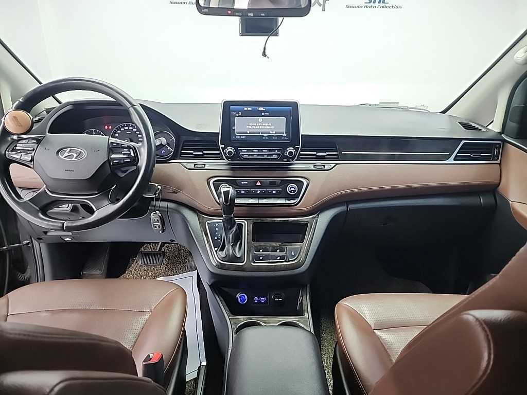 HYUNDAI Starex - Vista 7