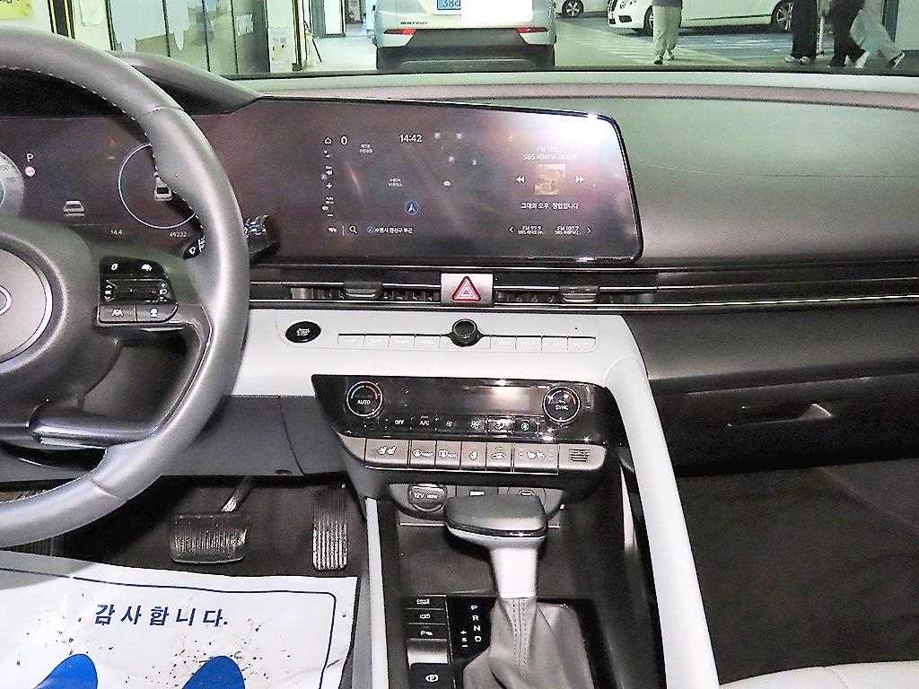 HYUNDAI Avante - Vista 11