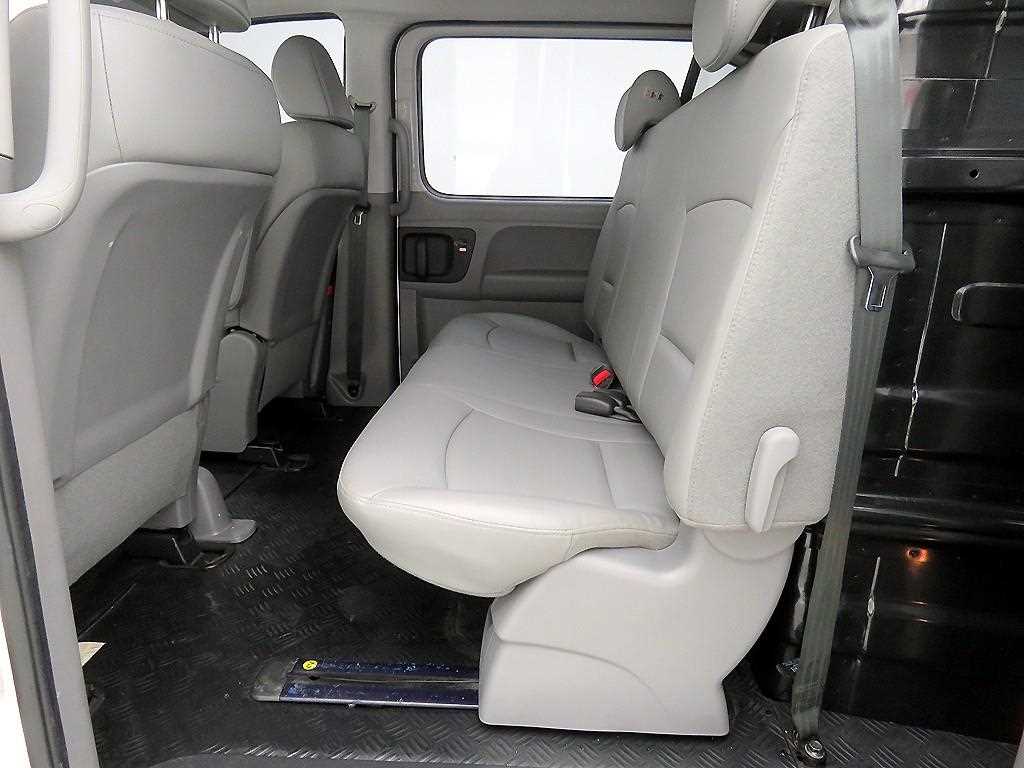 HYUNDAI Starex - Vista 7