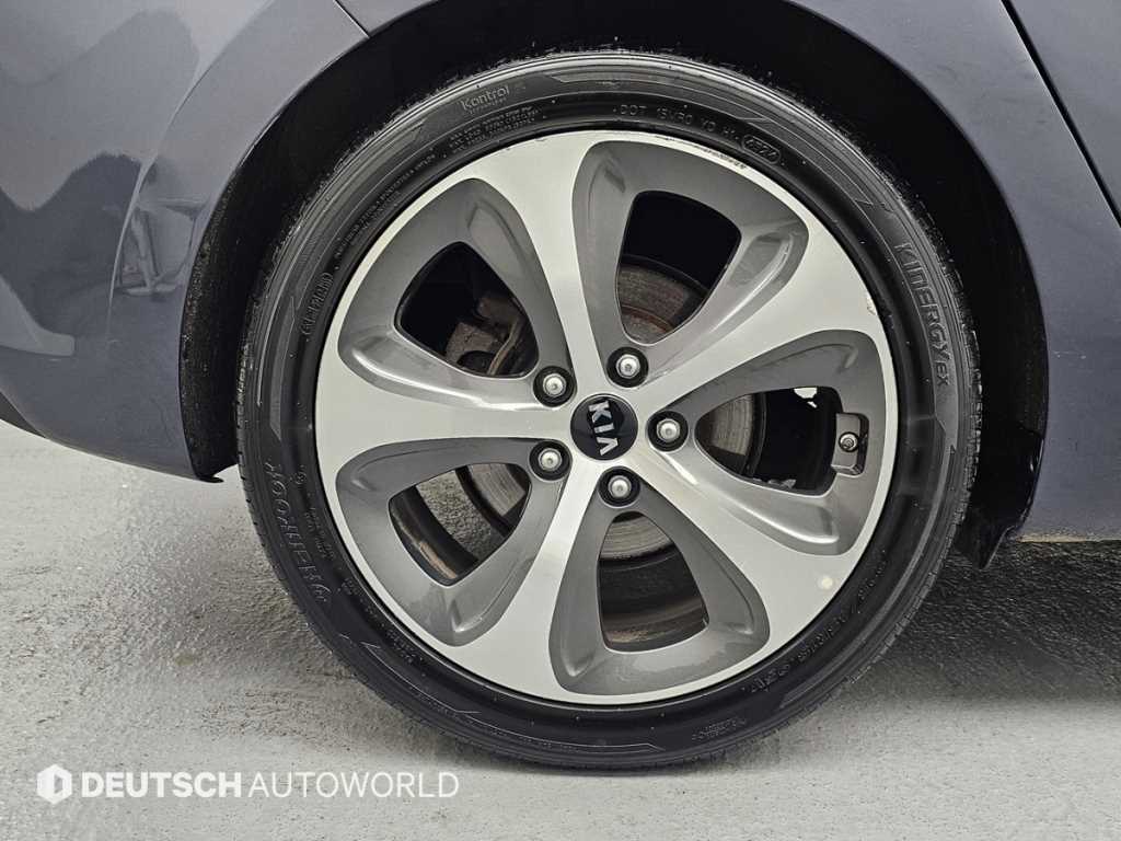 KIA Carens - Vista 5