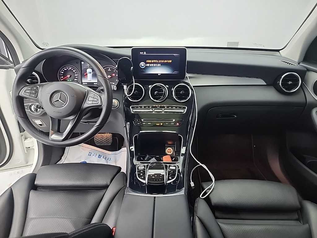 Mercedes Benz GLC Class - Vista 7