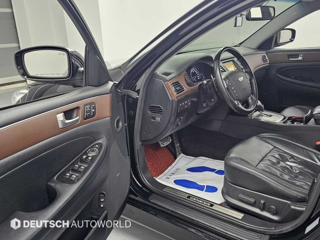 HYUNDAI Genesis - Vista 11