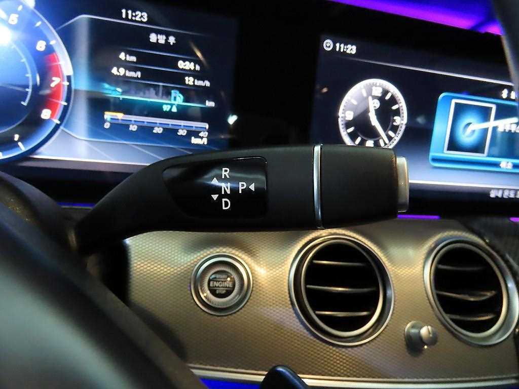 Mercedes Benz E class - Vista 12