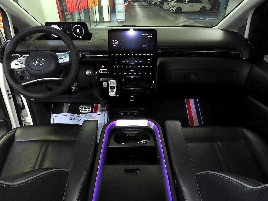 HYUNDAI Staria - Vista 10