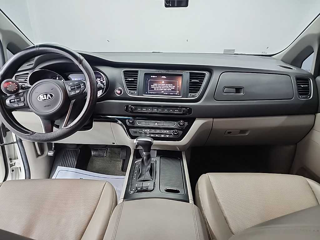KIA Carnival - Vista 7