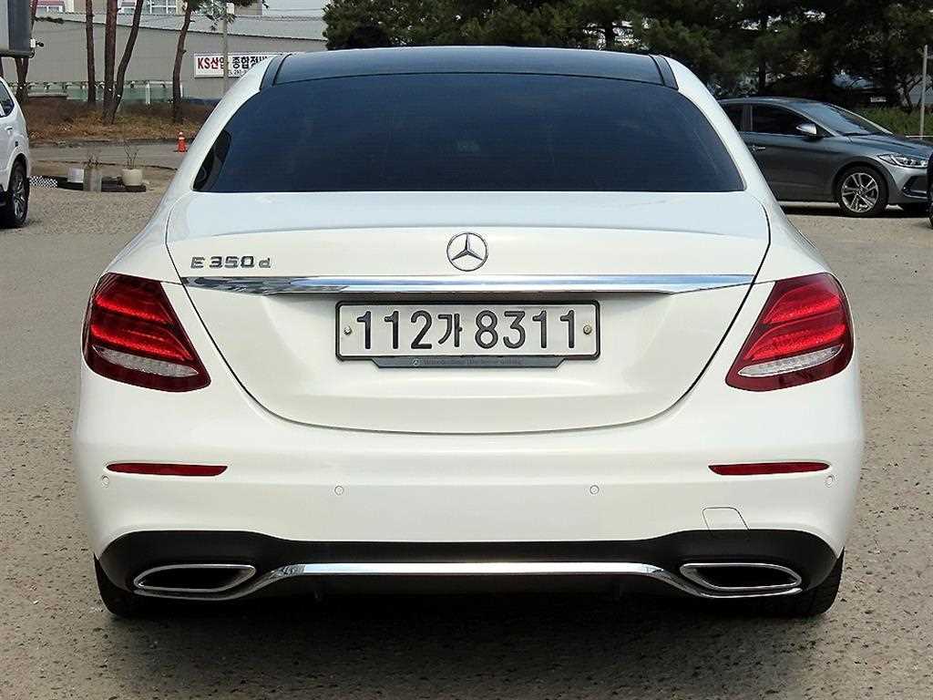 Mercedes Benz E class - Vista 4