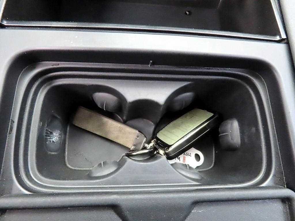 Land Rover Defender - Vista 12