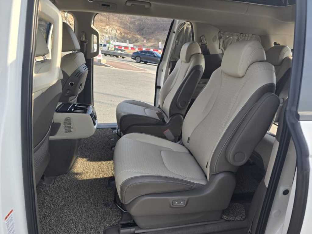 KIA Carnival - Vista 11