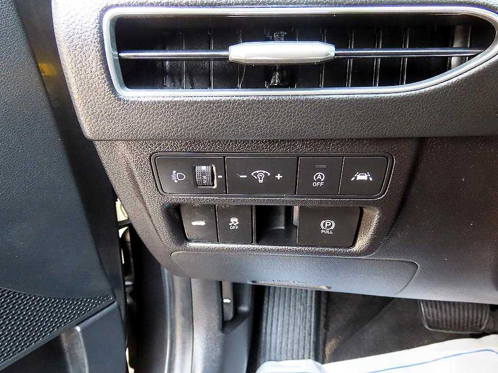 HYUNDAI Sonata - Vista 12