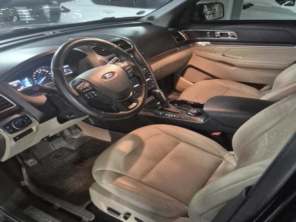 Ford Explorer - Vista 11