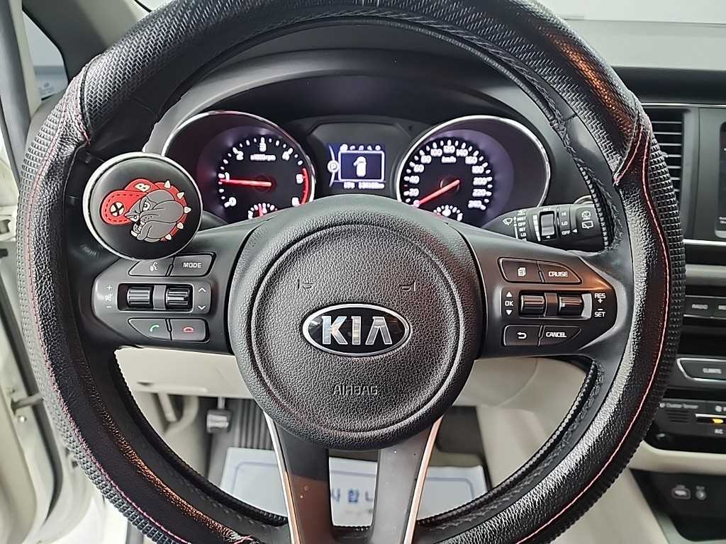 KIA Carnival - Vista 9