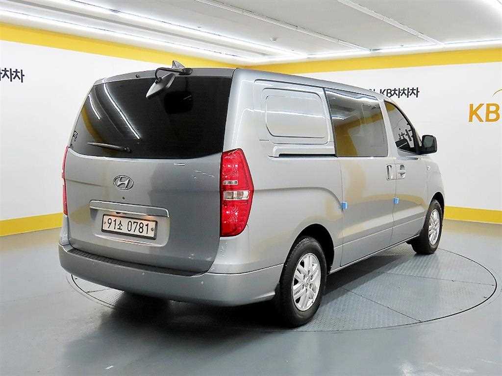 HYUNDAI Starex - Vista 4