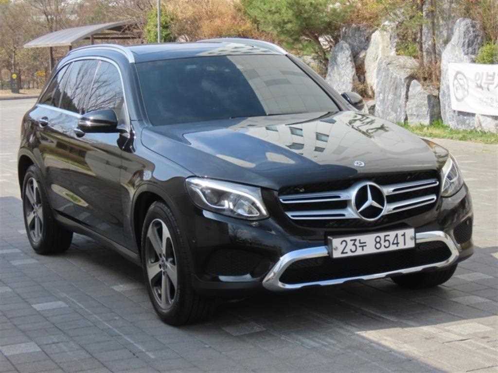Mercedes Benz GLC Class - Vista 2