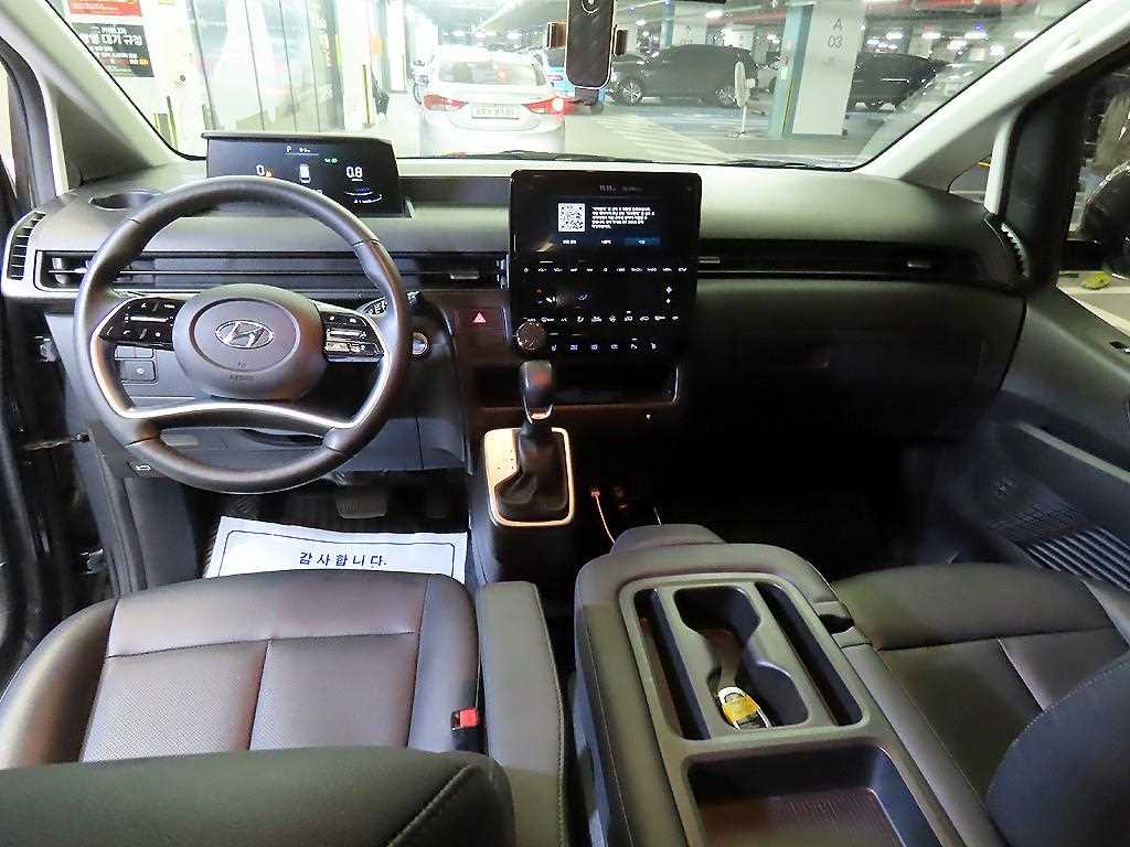 HYUNDAI Staria - Vista 10